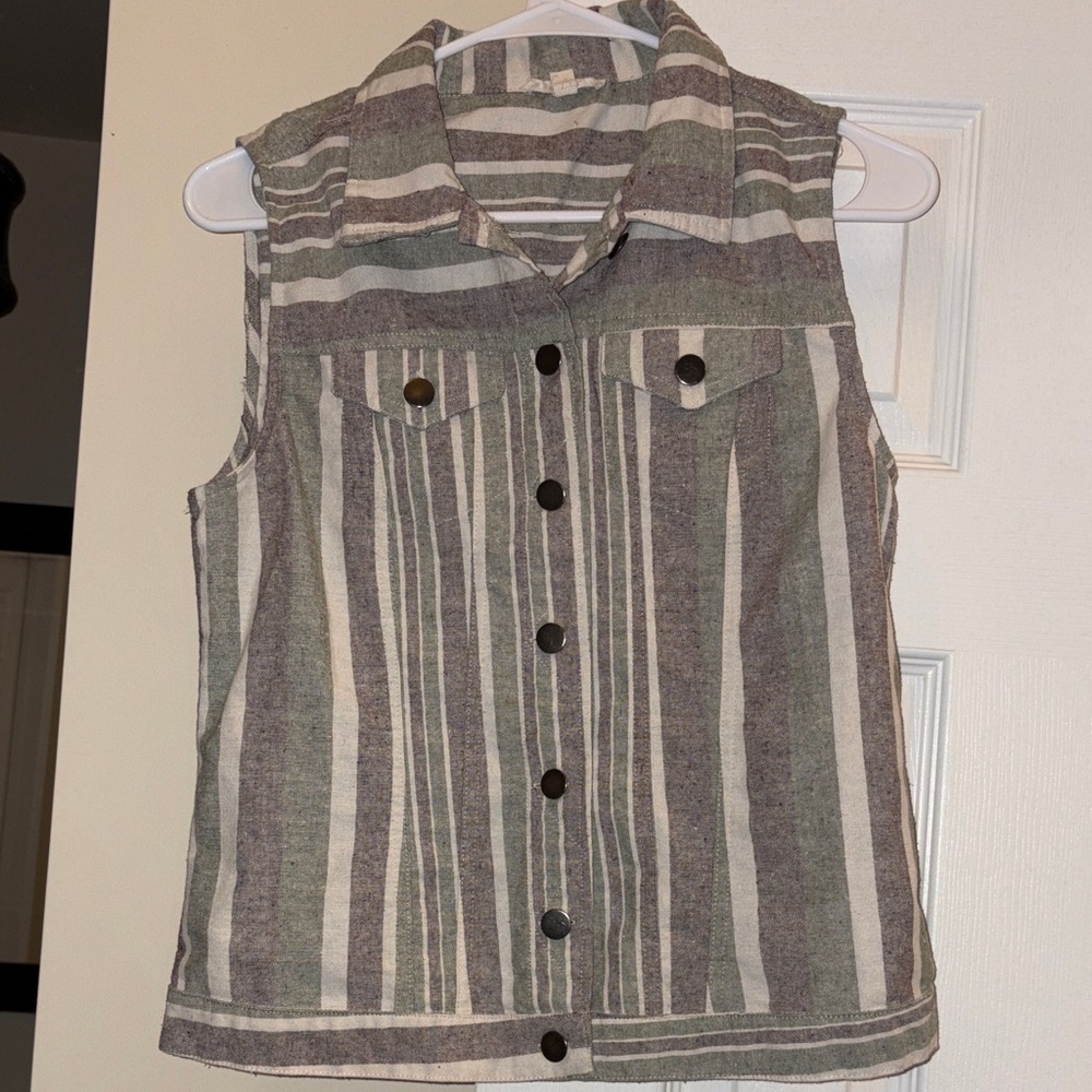 Easel vest button down vest 100% cotton, muted colors, fitted Like New